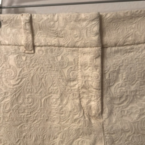 Loft pastel butter yellow shorts size 4 - Picture 2 of 5